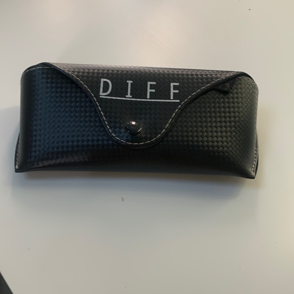 Diff Eyewear With Travel Case - image 4